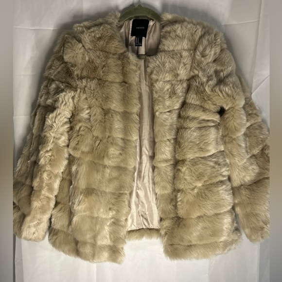Fur Jacket! - Picture 2 of 9
